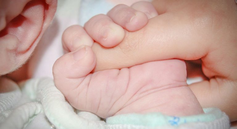 Bebê de um mês está entre os 30 novos casos confirmados de coronavírus em Pernambuco