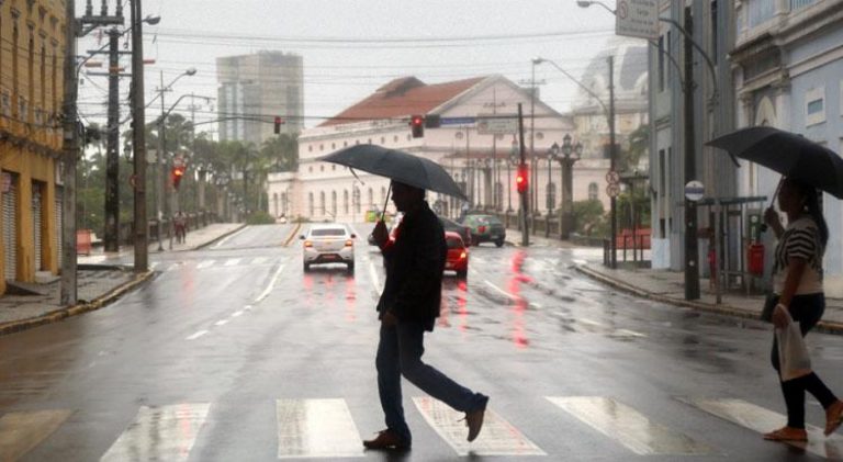 APAC alerta para chuvas fortes na Zona da Mata, Agreste e Região Metropolitana nesta sexta