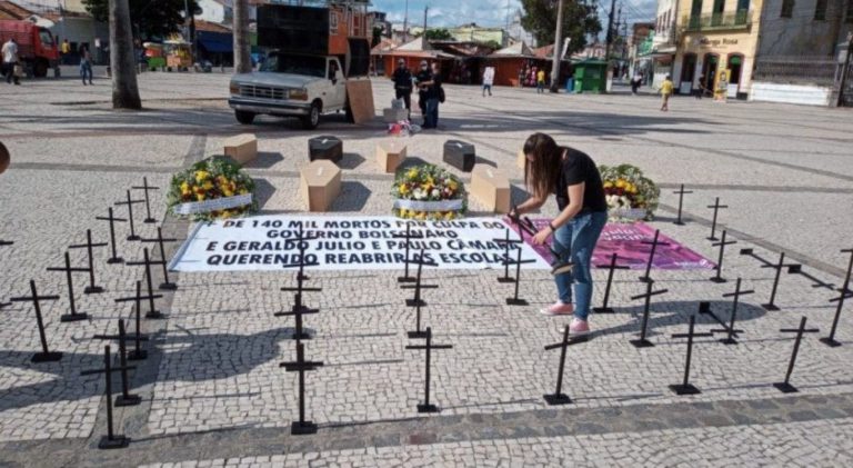 Professores da rede estadual de Pernambuco decretam estado de greve