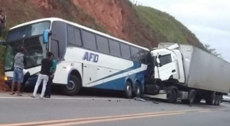 Duas pessoas morrem e outras seis ficam feridas durante viagem para Agreste de Pernambuco
