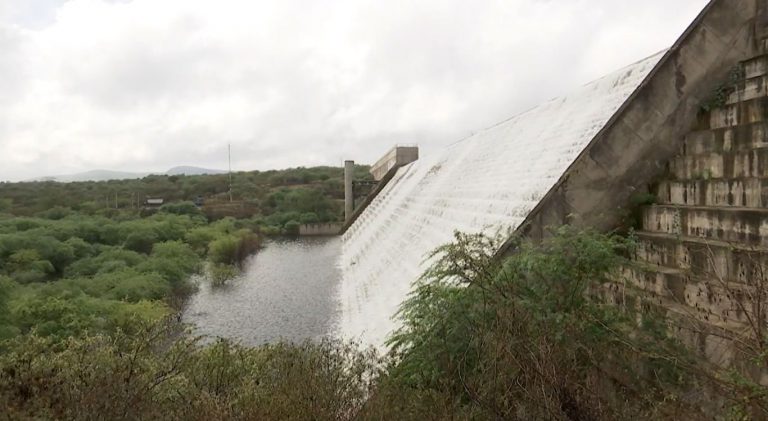 Barragem Pedro Moura verte e comunidades ribeirinhas são monitoradas