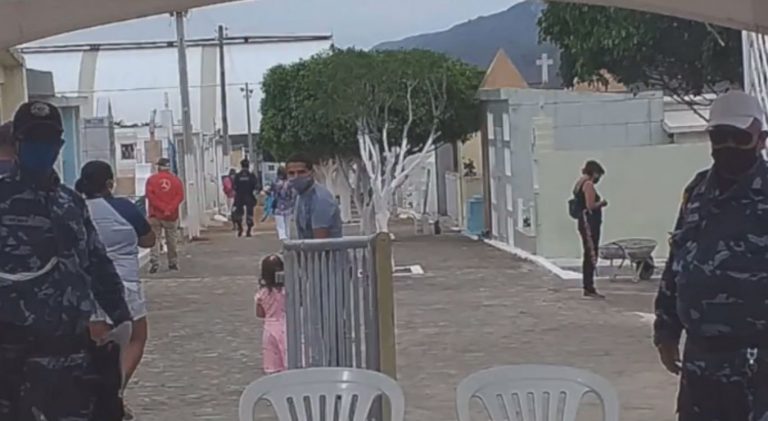 No Dia de Finados, cemitério de Pesqueira precisa ser esvaziado