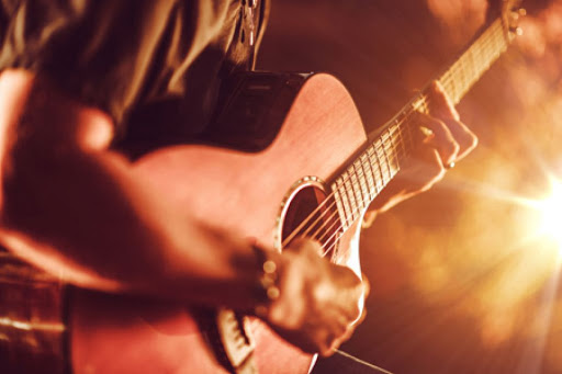 Governo de Pernambuco proíbe música em bares, restaurantes, praias e boates