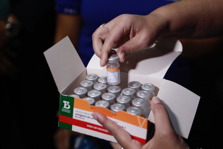Por falta de estoque, Recife remarca pessoas agendadas para receber 2ª dose de CoronaVac