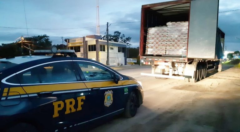 Caminhão com 96 mil latas de cerveja sem nota fiscal é retido em Gravatá