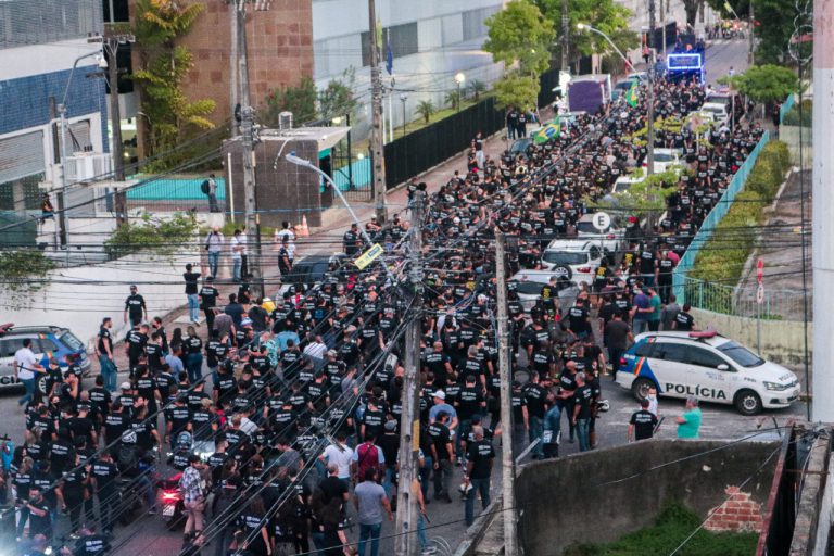 SINPOL reúne mais de 3 mil Policiais Civis na maior passeata da história