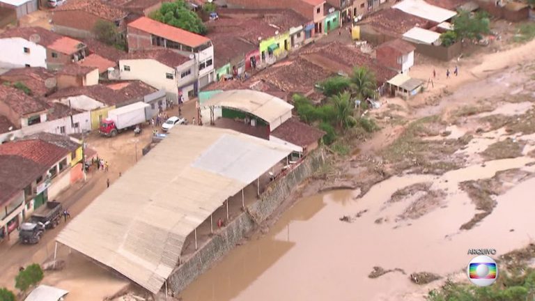 Com obras de barragens atrasadas, moradores da Zona da Mata Sul convivem com falta d’água e medo de enchentes