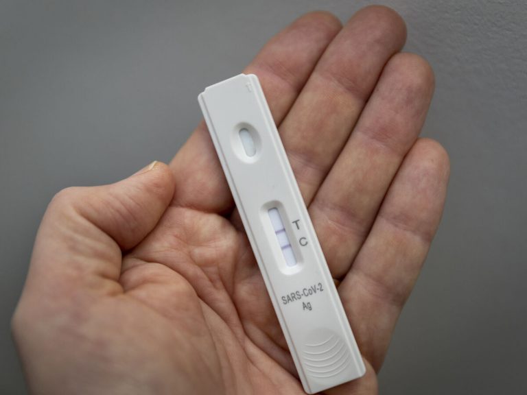 Laboratório que emitia apenas testes negativos de Covid é interditado em Jaboatão