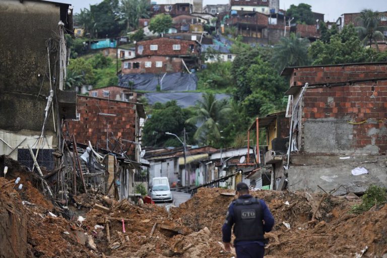 Sobe para 93 o total de mortos pelas chuvas em Pernambuco; ainda há mais de 20 desaparecidos