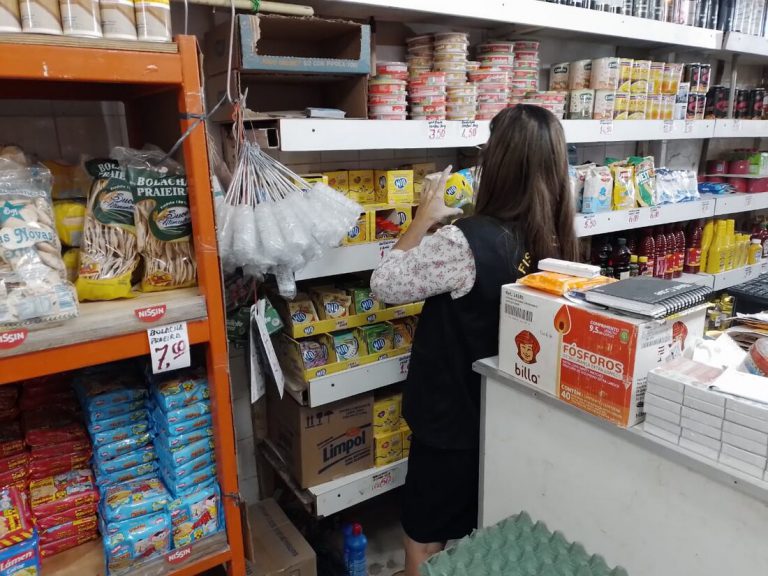 Quatro estabelecimentos no Recife são autuados por venda de produtos vencidos