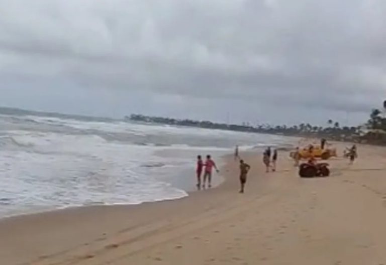 Turista de Brasília morre afogado ao tentar salvar irmão que desapareceu em praia de Ipojuca