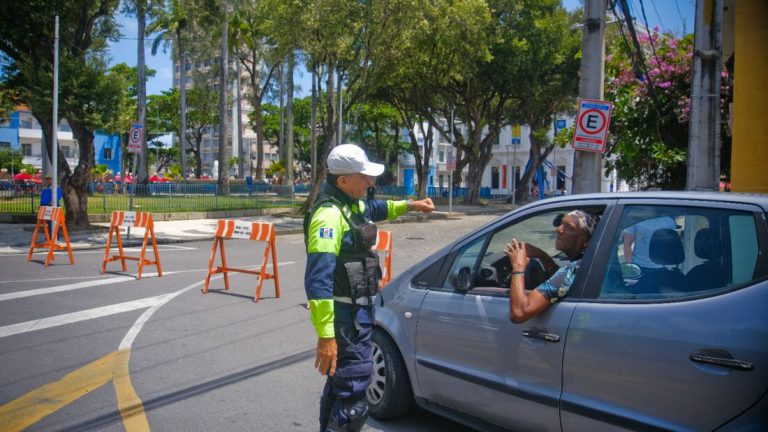 Início do novo esquema especial de trânsito no Bairro do Recife tem movimento tranquilo
