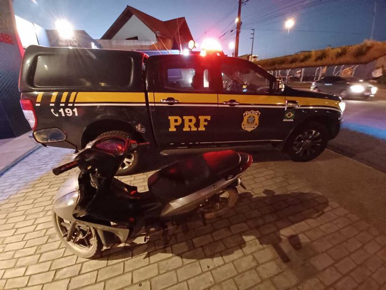 Em Gravatá, no Agreste do Estado, operação da PRF recupera moto furtada