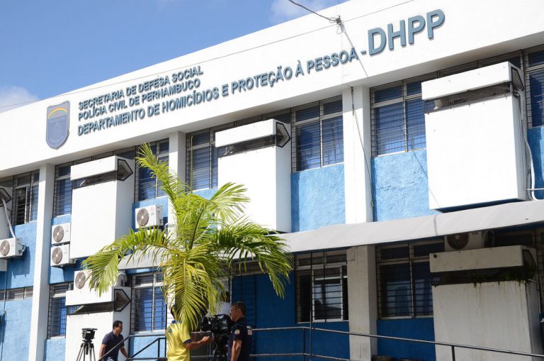 Homem é preso após esfaquear esposa na Região Metropolitana do Recife