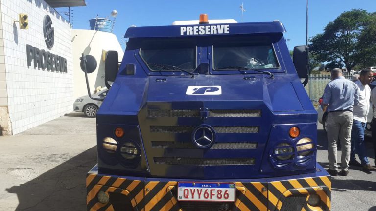 Criminosos assaltam carro-forte em Olinda; PM segue em busca de bandidos