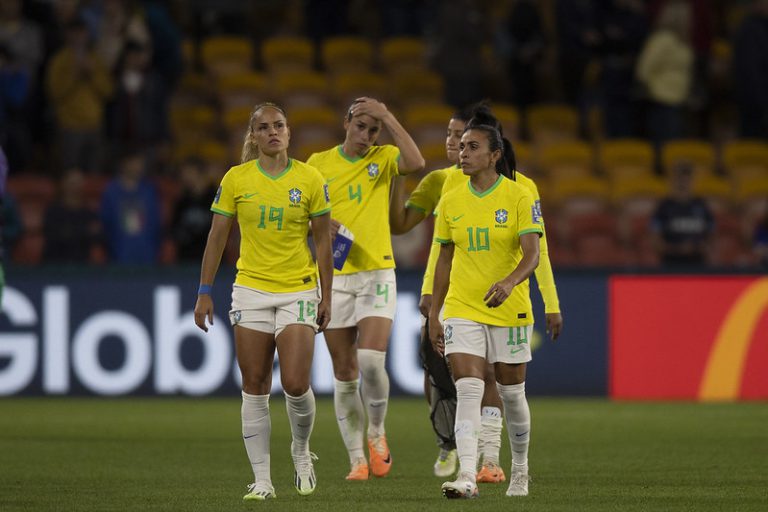Brasil perde para a França e buscará recuperação jogando contra a Jamaica