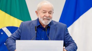 Lula sanciona MP que reajusta salário mínimo e amplia faixa de isenção do IR
